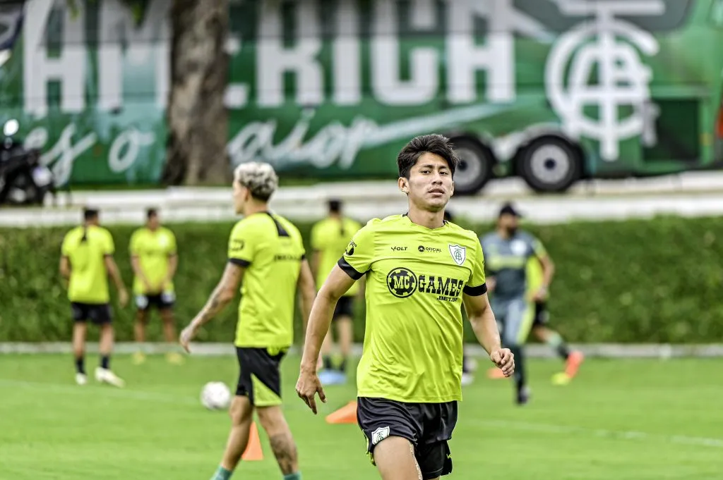 Miguelito, meia boliviano do Santos emprestado ao América-MG