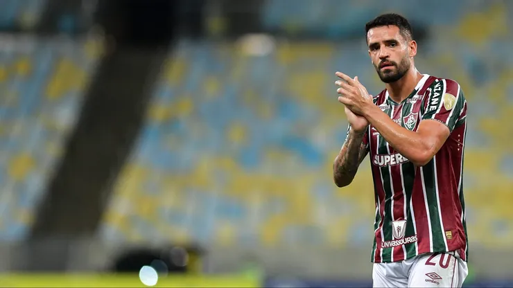 RJ - RIO DE JANEIRO - 16/05/2024 - COPA LIBERTADORES 2024, FLUMINENSE X CERRO PORTENO - Renato Augusto jogador do Fluminense comemora vitoria ao final da partida contra o Cerro Porteno no estadio Maracana pelo campeonato Copa Libertadores 2024. Foto: Thiago Ribeiro/AGIF