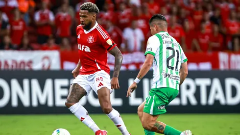Wesley, jogador do Internacional, durante partida contra o Atlético Nacional. Foto: Maxi Franzoi/AGIF