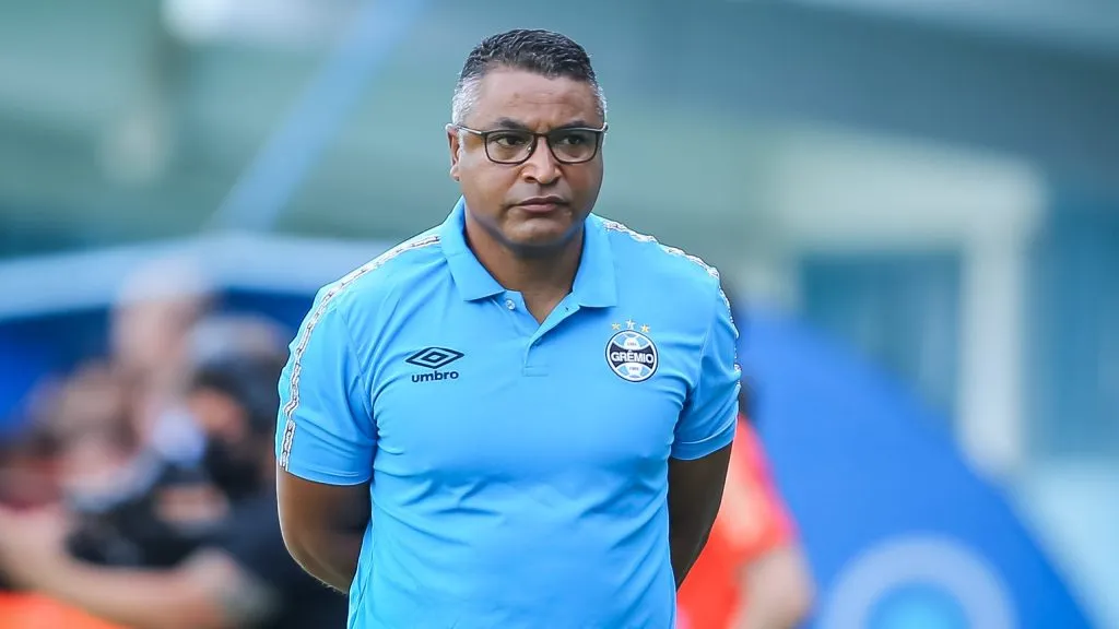 Roger Machado como treinador do Grêmio. Foto: Pedro H. Tesch/AGIF