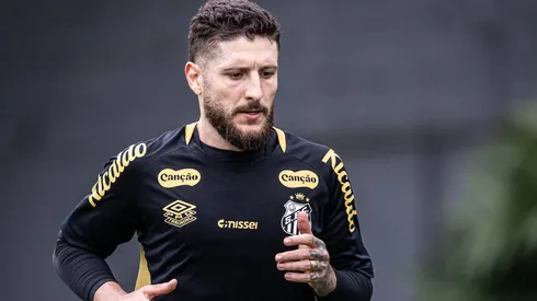 Zé Rafael em treino do Santos. O