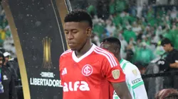 Vitão durante a entrada dos times em campo