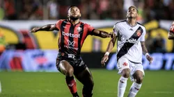 BA - SALVADOR - 01/09/2024 - BRASILEIRO A 2024, VITORIA X VASCO - Luan Santos jogador do Vitoria disputa lance com Rayan jogador do Vasco durante partida no estadio Barradao pelo campeonato Brasileiro A 2024. Foto: Jhony Pinho/AGIF