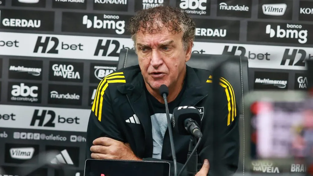 Cuca em entrevista coletiva. Foto: Luiz Erbes/AGIF