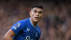 - Carlos Alcaraz com a camisa do Everton, da Inglaterra