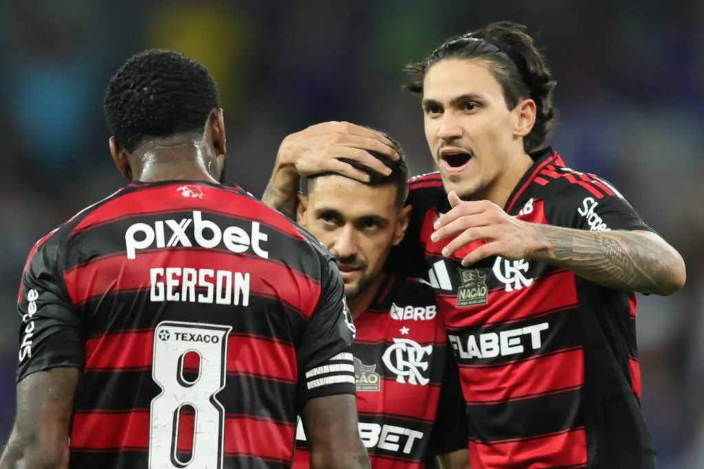 MG – BELO HORIZONTE – 04/05/2025 – BRASILEIRO A 2025, CRUZEIRO X FLAMENGO – Arrascaeta jogador do Flamengo comemora seu gol durante partida contra o Cruzeiro no estadio Mineirao pelo campeonato Brasileiro A 2025. Foto: Gilson Lobo/AGIF