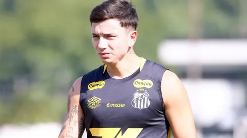 SP - SANTOS - 07/05/2025 - SANTOS, TREINO - Alvaro Barreal jogador do Santos durante treino no Centro de Treinamento CT Rei Pele. Foto: Mauricio De Souza/AGIF