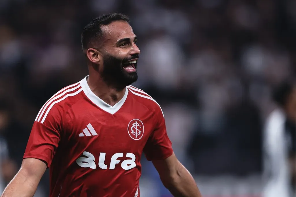 Thiago Maia tendo mais chances com a camisa colorada – Foto: Ettore Chiereguini/AGIF