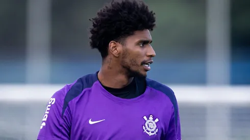 Hugo Souza durante treinamento no CT Joaquim Grava. Foto: Rodrigo Coca/Ag. Corinthians