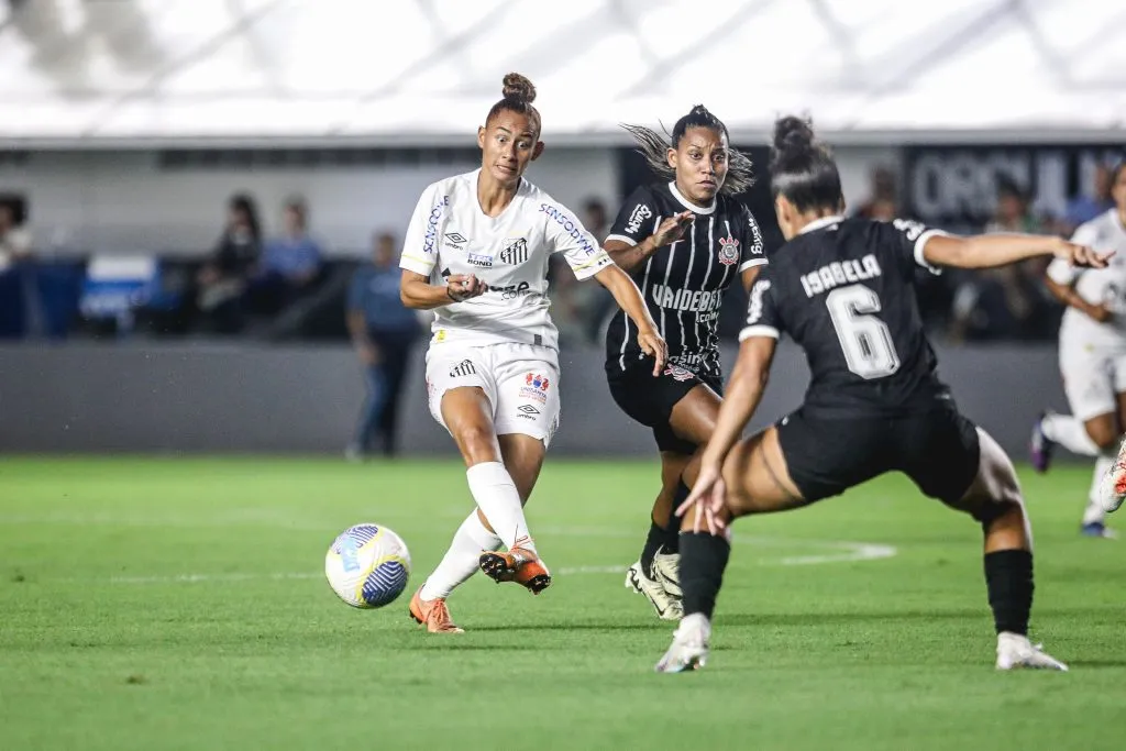 Duelo entre Brabas e Sereias. Foto: Reinaldo Campos/AGIF