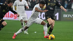 David Neres com a posse de bola em partida diante do Genoa. Foto: SPP Sport Press Photo. / Alamy Stock Photo