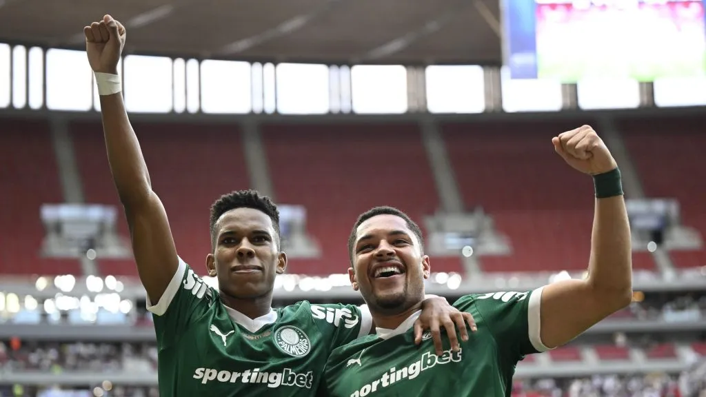 Estêvão e Vitor Roque miram gols no clássico contra o São Paulo. Foto: Mateus Bonomi/AGIF