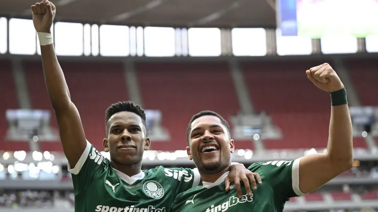 Estêvão e Vitor Roque miram gols no clássico contra o São Paulo. Foto: Mateus Bonomi/AGIF