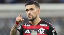 Arrascaeta durante partida entre Cruzeiro e Flamengo, no Mineirão, pelo Brasileirão.