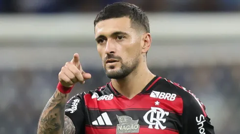 Arrascaeta durante partida entre Cruzeiro e Flamengo, no Mineirão, pelo Brasileirão.