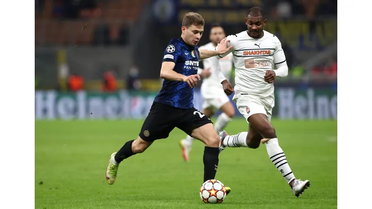 Marlon (de branco) passou por vários clubes da Europa, como Shakhtar Donetsk e hoje pode reforçar Grêmio