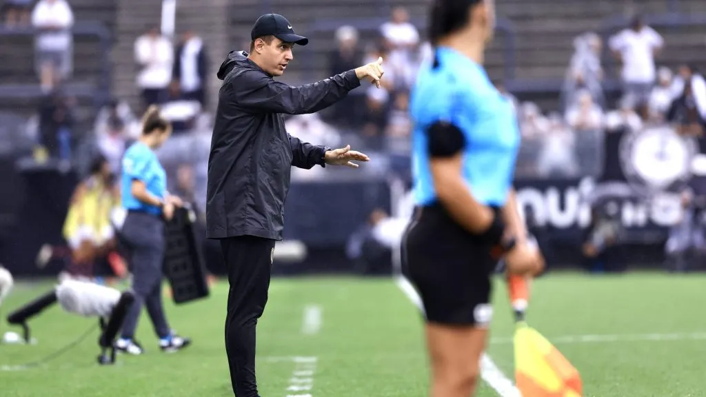 Lucas Piccinato técnico do Corinthians durante partida contra o Ferroviária no estádio Arena Corinthians pelo campeonato Supercopa 2024. Foto: Marcello Zambrana/AGIF