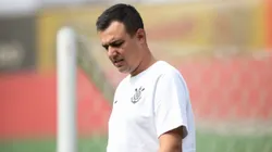 Lucas Piccinato técnico do Corinthians durante partida contra o Palmeiras no estádio Canindé pelo campeonato Brasileiro A Feminino 2024.