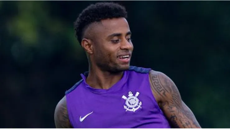 Diego Palacios tem grandes chances de sair.
