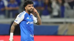 Gabigol, jogador do Cruzeiro, comemora seu gol durante partida contra o Flamengo. Foto: Gilson Lobo/AGIF