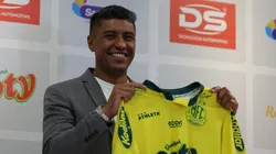 Paulinho durante apresentação no Mirassol