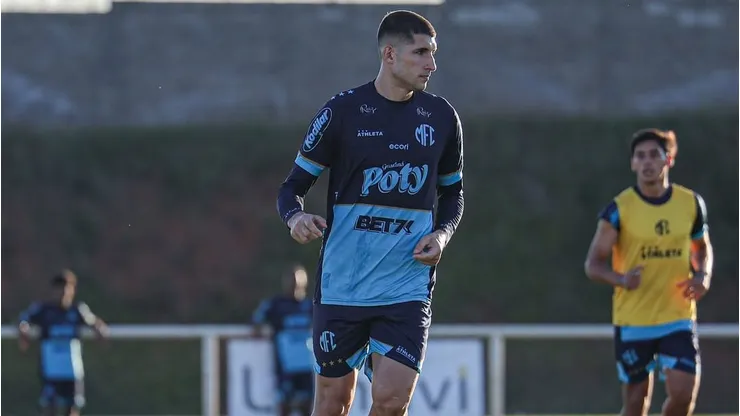 Sob o comando de Rafael Guanaes o elenco do Mirassol realizou nesta sexta o ultimo treino para encarar o Corinthians em casa neste sabado