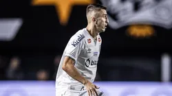 Joao Schmidt, volante do Santos é mais um desfalque confirmado para o duelo contra o Vozão na segunda-feira pelo Brasileirão