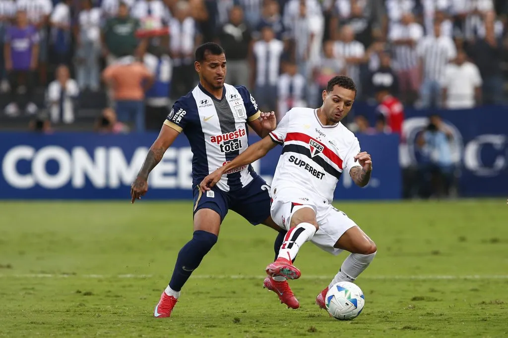 São Paulo venceu o Alianza Lima atuando fora de casa. Foto: Fernando Sangama/Getty Images