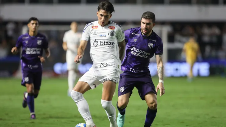 Santos x Ceará se enfrentando pela Série B, em 2024. Foto: Reinaldo Campos/AGIF