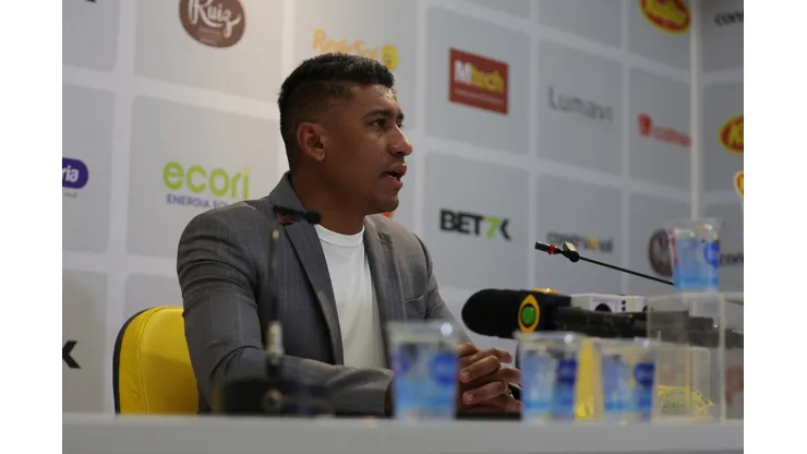 Paulinho durante sua apresentação oficial como coordenador técnico do Mirassol em coletiva de imprensa realizada no CT do Mirassol. Foto: Pedro Zacchi/AGIF