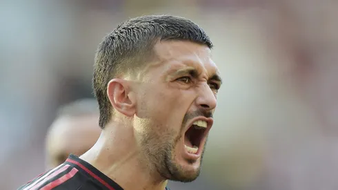 Arrascaeta com a camisa do Fla em jogo contra o Corinthians.