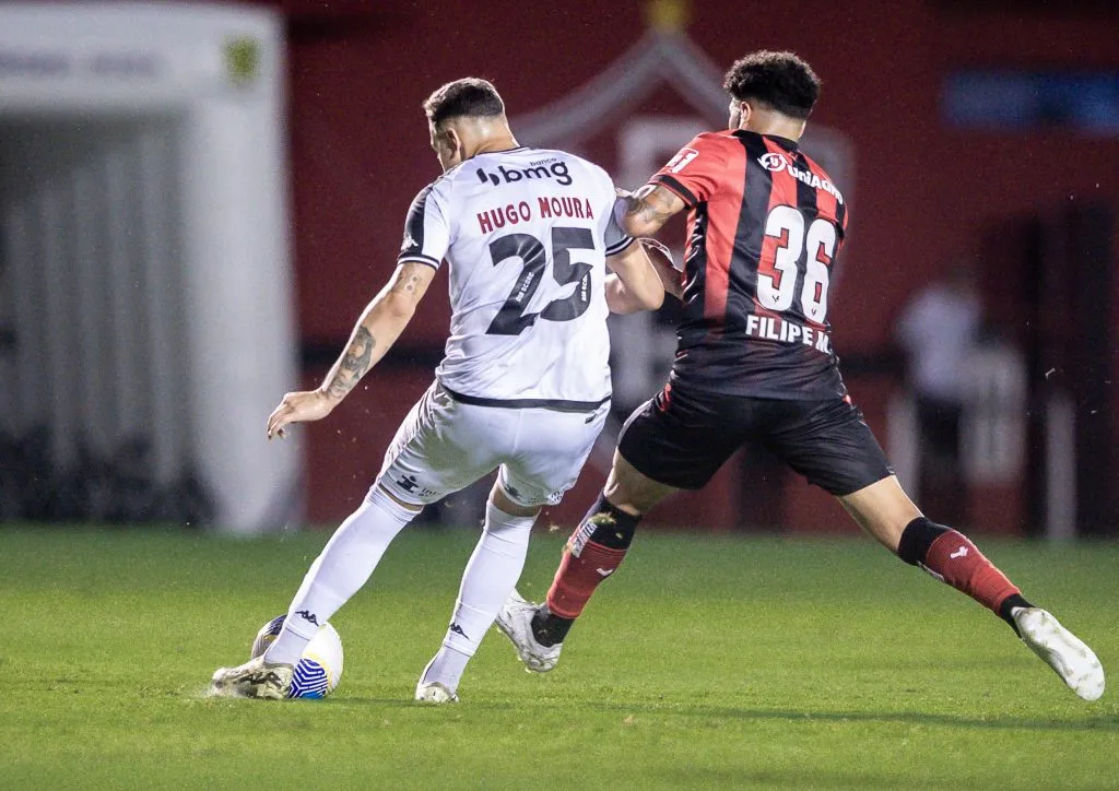 Hugo Moura jogador do Vasco durante partida contra o Vitoria – Foto: Jhony Pinho/AGIF