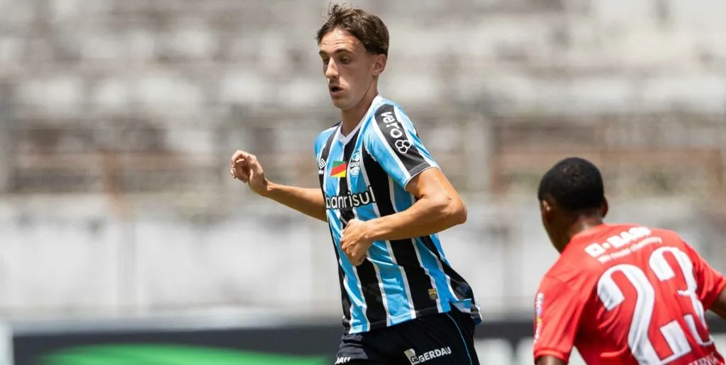 ZORTEA jogador do Grêmio durante partida contra o Atlético Guaratinguetá no estádio Ninho Da Garça pelo campeonato Copa São Paulo 2025. Foto: Joisel Amaral/AGIF