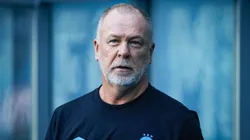 Mano Menezes técnico do Grêmio durante partida contra o Santos no estádio Arena do Grêmio pelo campeonato Brasileiro A 2025.