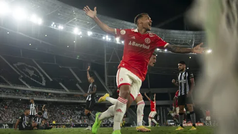 Alan Patrick jogador do Internacional durante partida contra o Botafogo - Foto: Jorge Rodrigues/AGIF