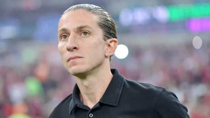 Filipe Luís no jogo com o Bahia