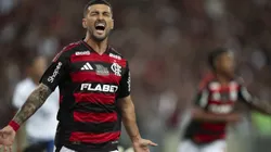Arrascaeta, jogador do Flamengo, comemora seu gol durante partida contra o Bahia no estádio Maracanã pelo campeonato Brasileiro A 2025. Foto: Jorge Rodrigues/AGIF