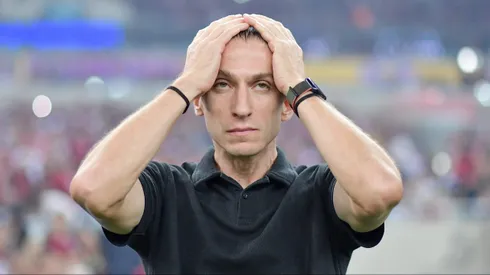 Filipe Luís é criticado pela torcida do Flamengo após defender atuação de Bruno Henrique contra o Bahia.