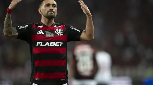 RJ – RIO DE JANEIRO – 10/05/2025 – BRASILEIRO A 2025, FLAMENGO X BAHIA – Arrascaeta jogador do Flamengo comemora seu gol durante partida contra o Bahia no estadio Maracana pelo campeonato Brasileiro A 2025. Foto: Jorge Rodrigues/AGIF