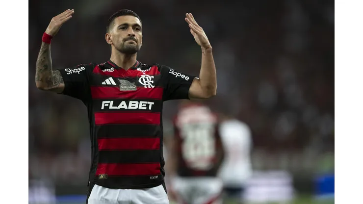 RJ - RIO DE JANEIRO - 10/05/2025 - BRASILEIRO A 2025, FLAMENGO X BAHIA - Arrascaeta jogador do Flamengo comemora seu gol durante partida contra o Bahia no estadio Maracana pelo campeonato Brasileiro A 2025. Foto: Jorge Rodrigues/AGIF