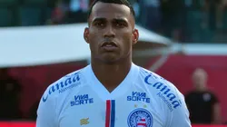 BA - SALVADOR - 23/03/2025 - BAIANO 2025, VITORIA X BAHIA - Jean Lucas, jogador do Bahia durante execucao do hino nacional antes da partida contra o Vitoria no estadio Barradao pelo campeonato Baiano 2025. Foto: Walmir Cirne/AGIF