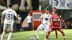 SP - SANTOS - 01/05/2025 - COPA DO BRASIL 2025, SANTOS X CRB - Deivid Washington jogador do Santos durante partida contra o CRB no estadio Vila Belmiro pelo campeonato Copa Do Brasil 2025. Foto: Mauricio De Souza/AGIF
