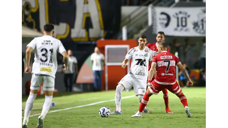 SP - SANTOS - 01/05/2025 - COPA DO BRASIL 2025, SANTOS X CRB - Deivid Washington jogador do Santos durante partida contra o CRB no estadio Vila Belmiro pelo campeonato Copa Do Brasil 2025. Foto: Mauricio De Souza/AGIF