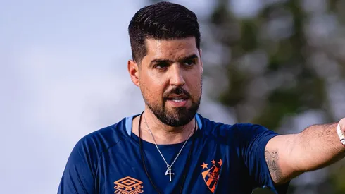 António Oliveira durante treinamento no Sport. Foto: Paulo Paiva/SCR