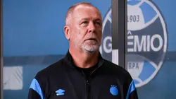 Mano Menezes técnico do Grêmio durante partida contra o Bragantino no estádio Arena do Grêmio pelo campeonato Brasileiro A 2025.