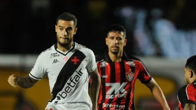 Foto: Jhony Pinho/AGIF – Philippe Coutinho durante partida contra o Vitória na noite de ontem.