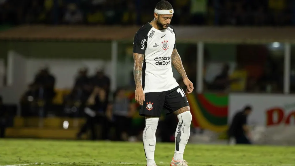 MEMPHIS DEPAY jogador do Corinthians lamenta durante partida contra o Mirassol no estádio Jose Maria de Campos Maia pelo campeonato Brasileiro A 2025. Foto: Joisel Amaral/AGIF