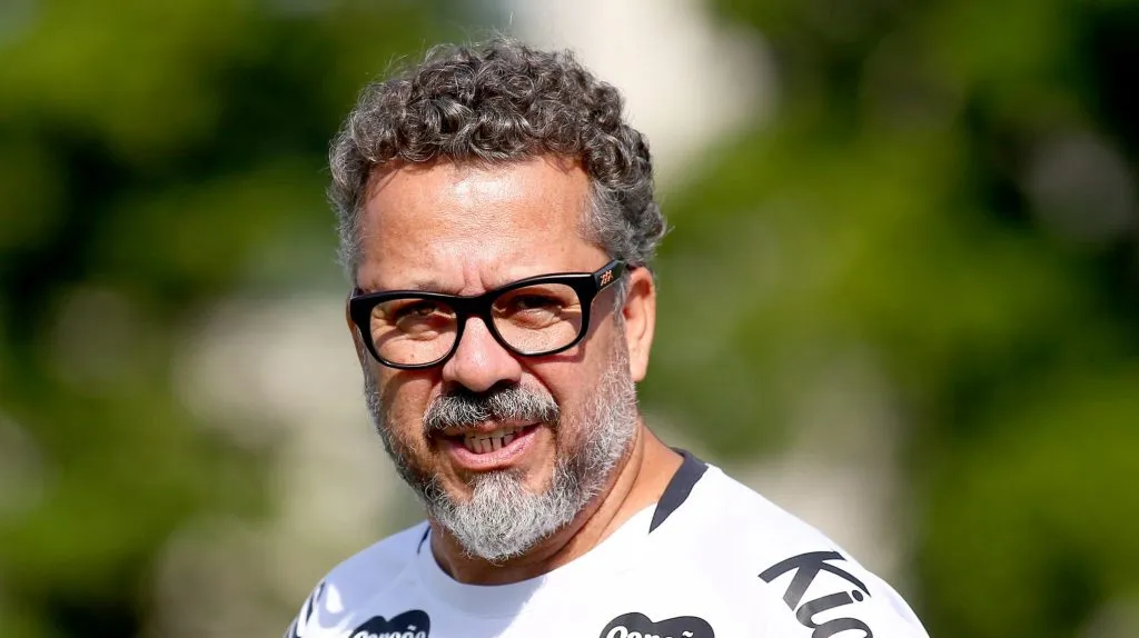 Foto: Mauricio De Souza/AGIF – Cléber Xavier durante treino no CT Rei Pelé.