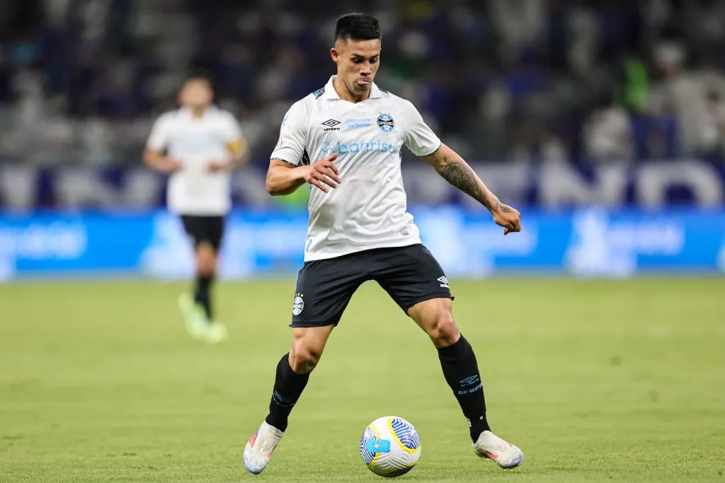 Aravena perdeu os últimos quatro jogos por conta de desconforto muscular. Foto: Gilson Lobo/AGIF