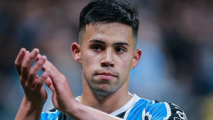 Aravena pode ser novidade de Mano Menezes contra o Godoy Cruz.